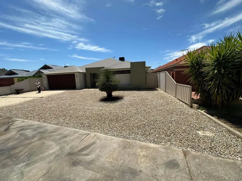 Low maintenance gravel front yard